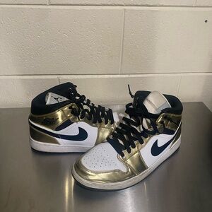 Jordan 1s gold metallic size 11.5 men color gold n white with black bottom